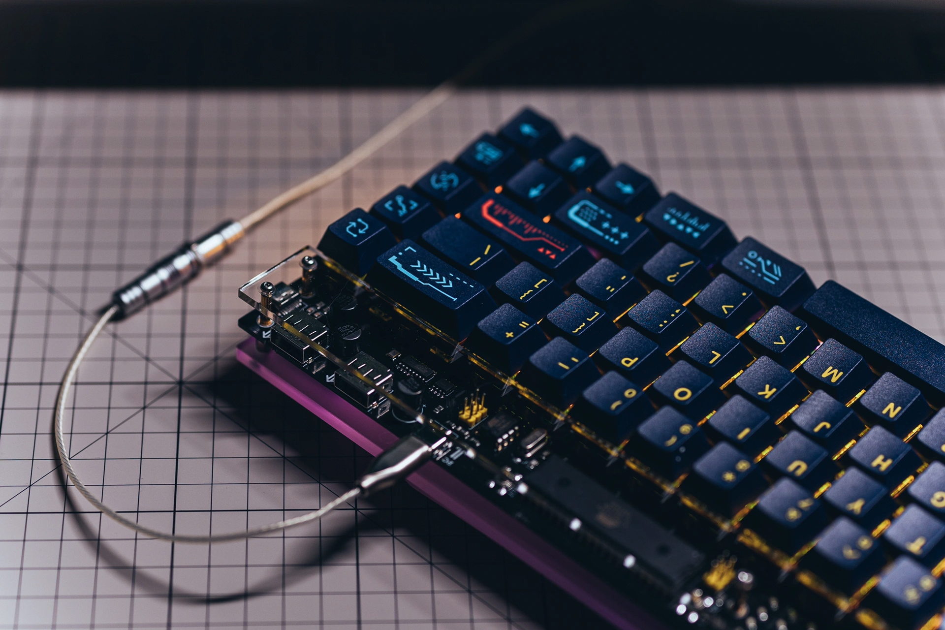 LeleLab Y2K 76 内蔵温度 湿度センサーを搭載 自作キーボード